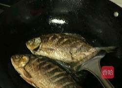藿香鲫鱼的做法图解1