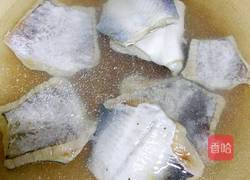 酸菜粉丝桂鱼块的做法图解2