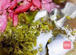 酸菜粉丝桂鱼块的做法图解3