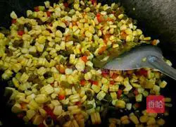 Illustration of how to make fried corn with kimchi (Sichuan style) 3