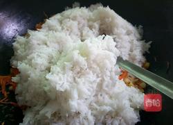 胡萝卜鸡蛋炒饭的做法图解7