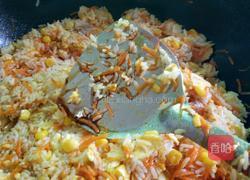 胡萝卜鸡蛋炒饭的做法图解8