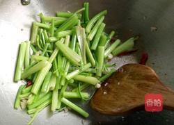 芹菜炒粉的做法图解3