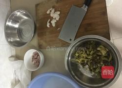 酸菜瘦肉汤的做法图解1