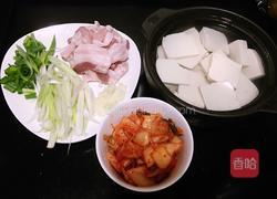 五花肉辣白菜豆腐汤的做法图解2