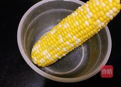 五彩奶香玉米粒的做法图解3
