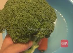 西蓝花炒胡萝卜的做法图解1