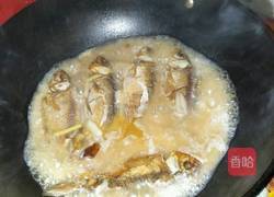 煎小鲫鱼的做法图解3