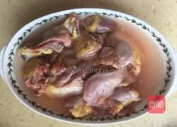 红枣枸杞煲鸡汤的做法图解2