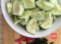 紫苏拌黄瓜的做法图解2
