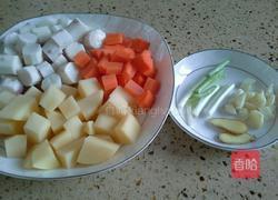 山药土豆红焖鸭肉的做法图解1