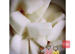 葡萄草莓苹果酸奶汁的做法图解2