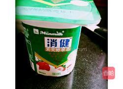 葡萄草莓苹果酸奶汁的做法图解3