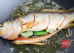 上央视之香煎黄花鱼的做法图解2