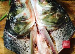 剁椒鱼头的做法图解1