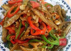 红青椒爆炒火焙鱼的做法图解8