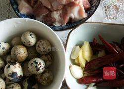 鹌鹑蛋红烧肉的做法图解1