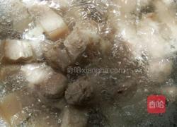 鹌鹑蛋红烧肉的做法图解2