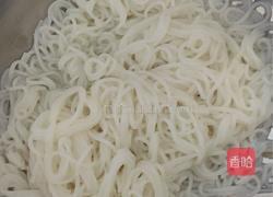 大骨米粉汤的做法图解3