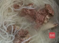 大骨米粉汤的做法图解4