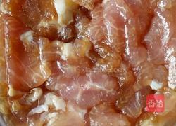 韭菜苔甜椒炒肉片的做法图解1