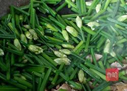 韭菜苔甜椒炒肉片的做法图解3