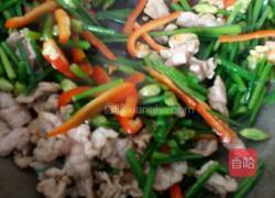 韭菜苔甜椒炒肉片的做法图解4