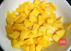 鲜榨果汁的做法图解1