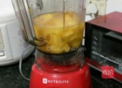 鲜榨果汁的做法图解3