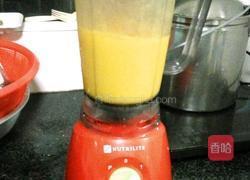 鲜榨果汁的做法图解4