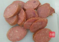 西兰花炒香肠的做法图解2