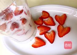 草莓牛奶冰棒的做法图解3