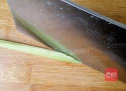 芹菜炒肉的做法图解2