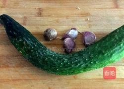 蒜泥黄瓜的做法图解1