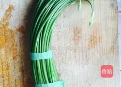 肉炒韭菜花的做法图解1