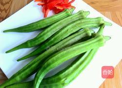红辣椒炒秋葵的做法图解1
