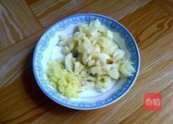 红辣椒炒秋葵的做法图解2