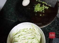 丝瓜烙的做法图解1