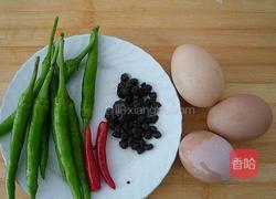 香辣豆鼓荷包蛋的做法图解1