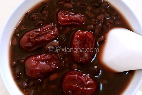 黑豆黑米红枣粥