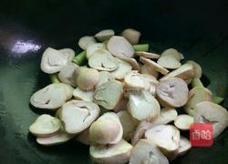 蒜苗草菇的做法图解5