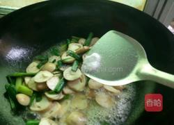 蒜苗草菇的做法图解7