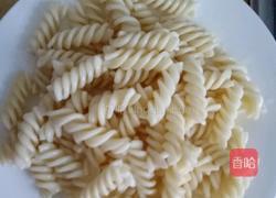 番茄黑胡椒意大利面的做法图解2