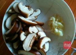 香菇青菜的做法图解1