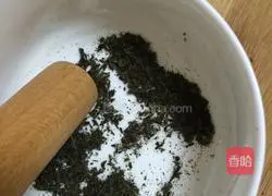 Illustration of making tea raisin shortbread 4