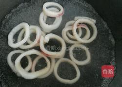 酥炸鱿鱼圈的做法图解2