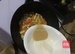 海鲜菇炒胡萝卜的做法图解8
