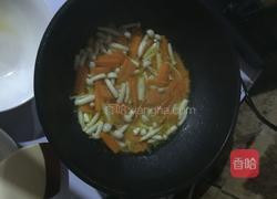 海鲜菇炒胡萝卜的做法图解9
