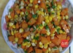 黄金万两(肉丁炒胡萝卜玉米)的做法图解3