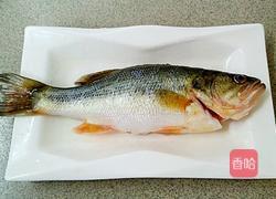 清蒸鲈鱼的做法图解1